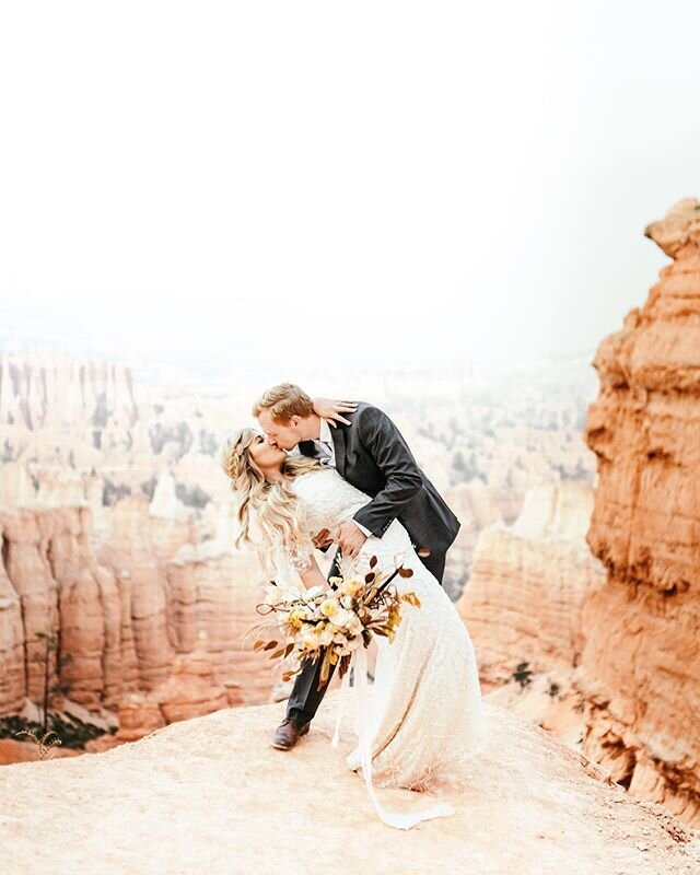 Cheers to celebrating the New Year with those closest to you! I’ve been spending some serious quality time with my family these holidays and I’ll jump into 2020 with lots of fun updates, but for now, grab those you love and let’s ring in the New Year!! 🎉🍾✨
.
.
.

#brycecanyon #brycecanyonnationalpark #utahweddingphotographer #utahphotographer #optoutside #happyanniversary #utahlove #adventuresession #elopement #elopementphotographer #destinationweddingphotographer #reallove #adventureelopement #nationalparks #nationalparkwedding 
Flowers by @oliveandsagefloral